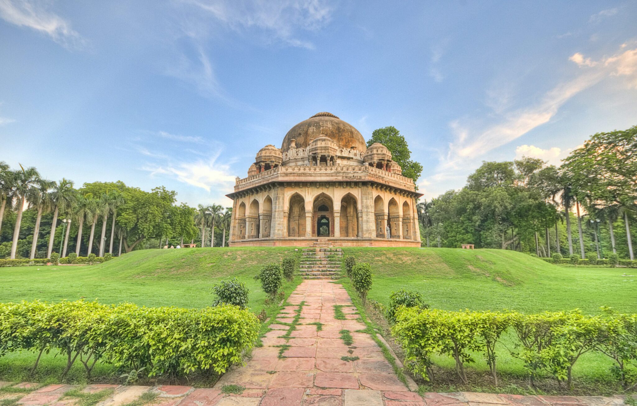 lodhi hotel nearest metro